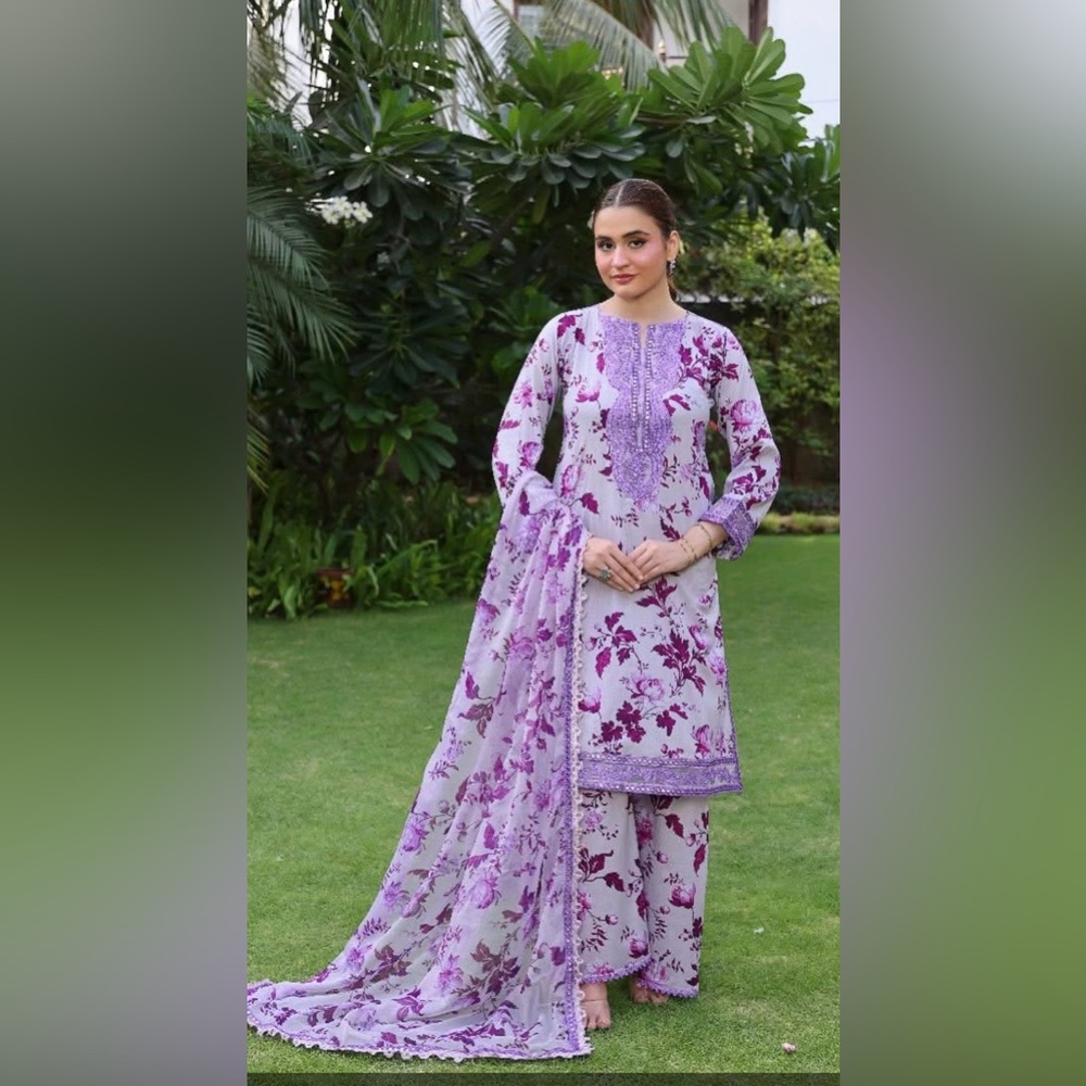 Floral Purple and White Traditional outfit
